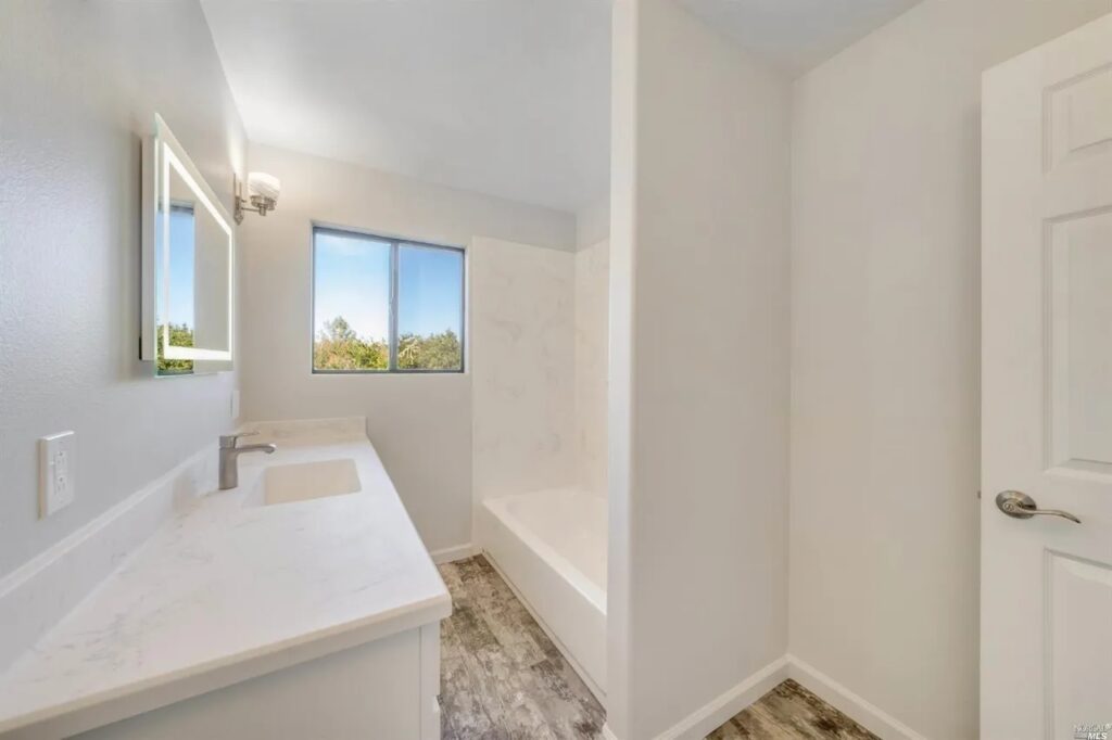Vino Blanco, by Vinifera Homes Main Image